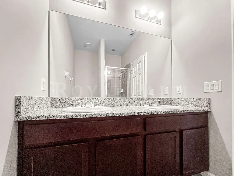 1322 Trafalgar Pkwy — Photo 25