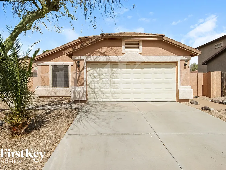 2968 E Silverbell Rd — Photo 1