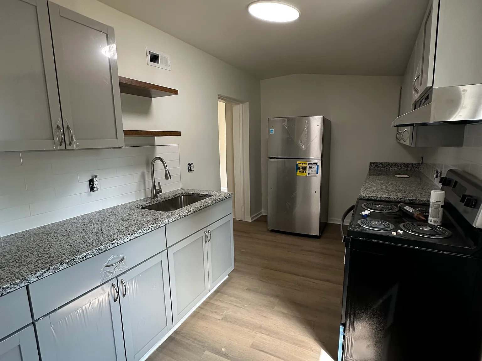 3 bed, 1600 sqft, $1,900 — Photo 2