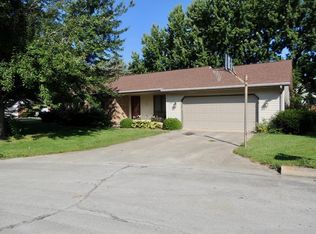 122 Crestview Dr, Rossville, IN 46065