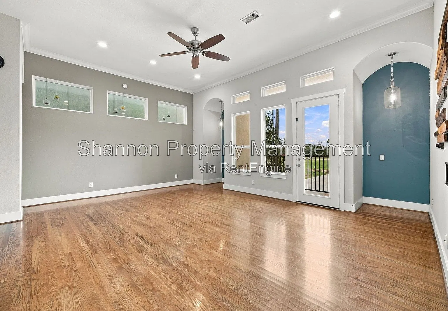 3 bed, 3.5 bath, 2300 sqft, $2,995 — Photo 4