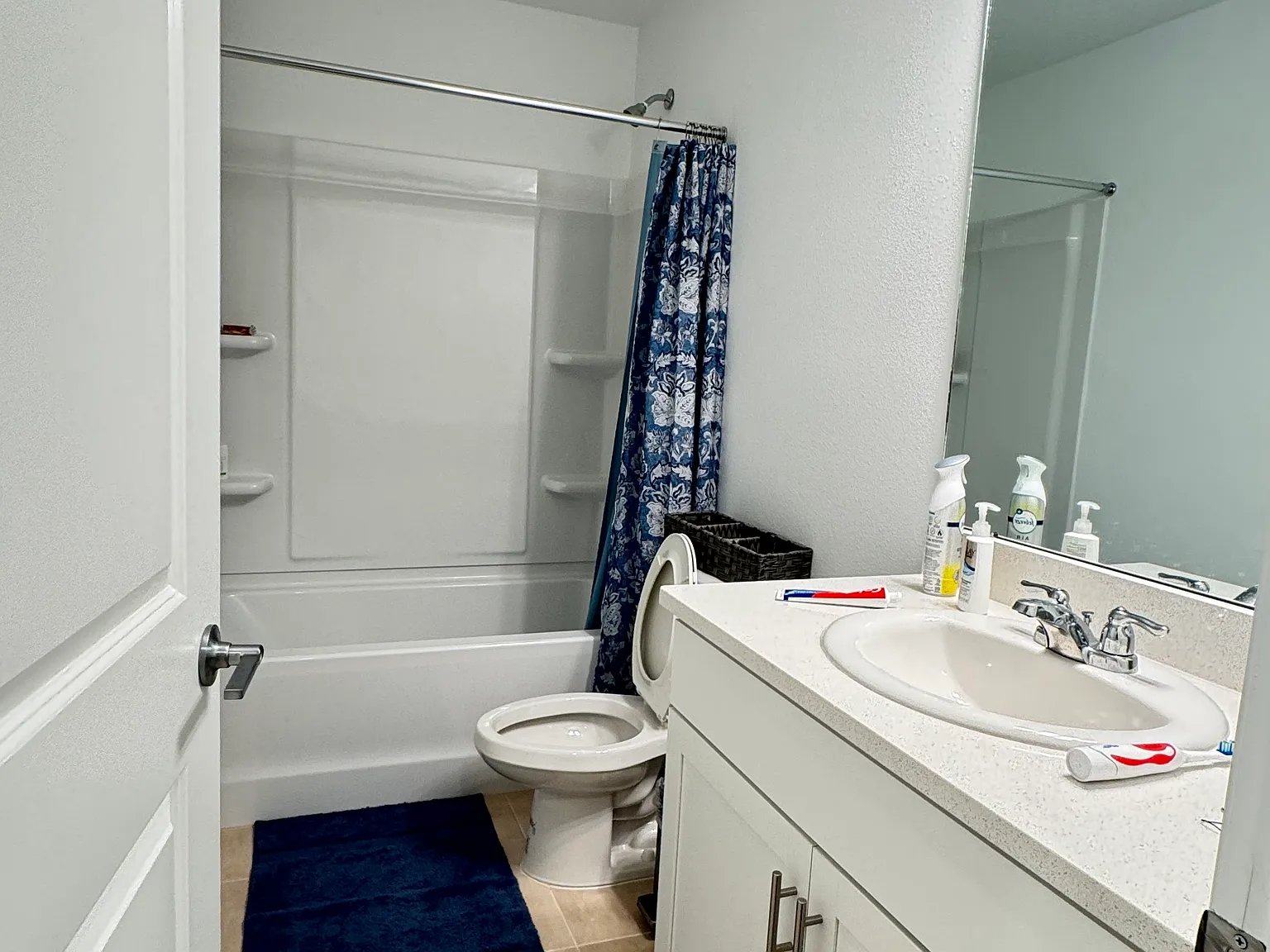 3 bed, 2.5 bath, 1373 sqft, $950 — Photo 2