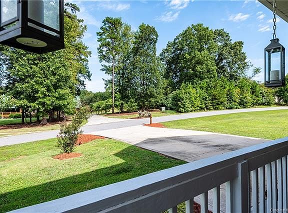5th image of 133 Treetop Ln