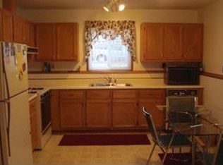 2447 Lakeside Dr, Highland, MI 48356