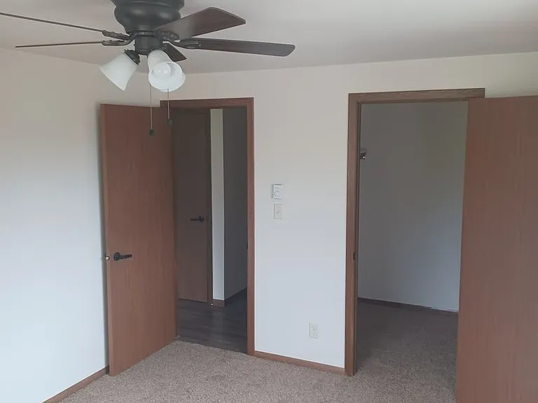 1025 Willow Ave — Photo 4