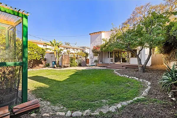 810 Gravilla Dr #B — Photo 13