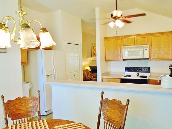 Eat-in Kitchen