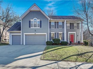 10119 River Hills Dr, Parkville, MO 64152