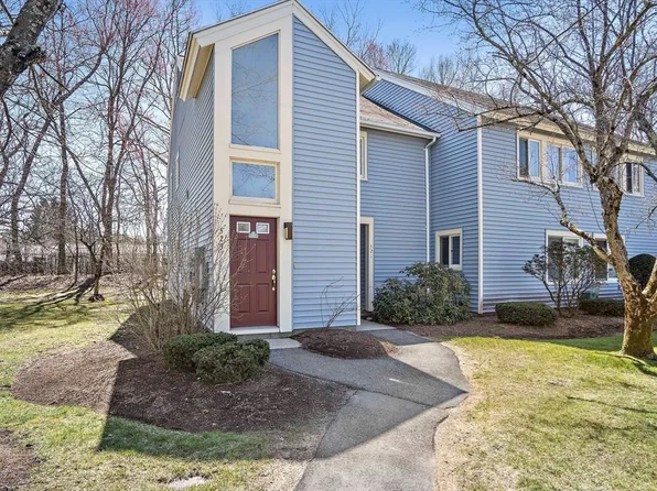 523 Nassau Dr, Springfield, MA 01129