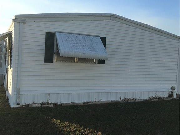 3rd image of 234 NE Sunshine Ln