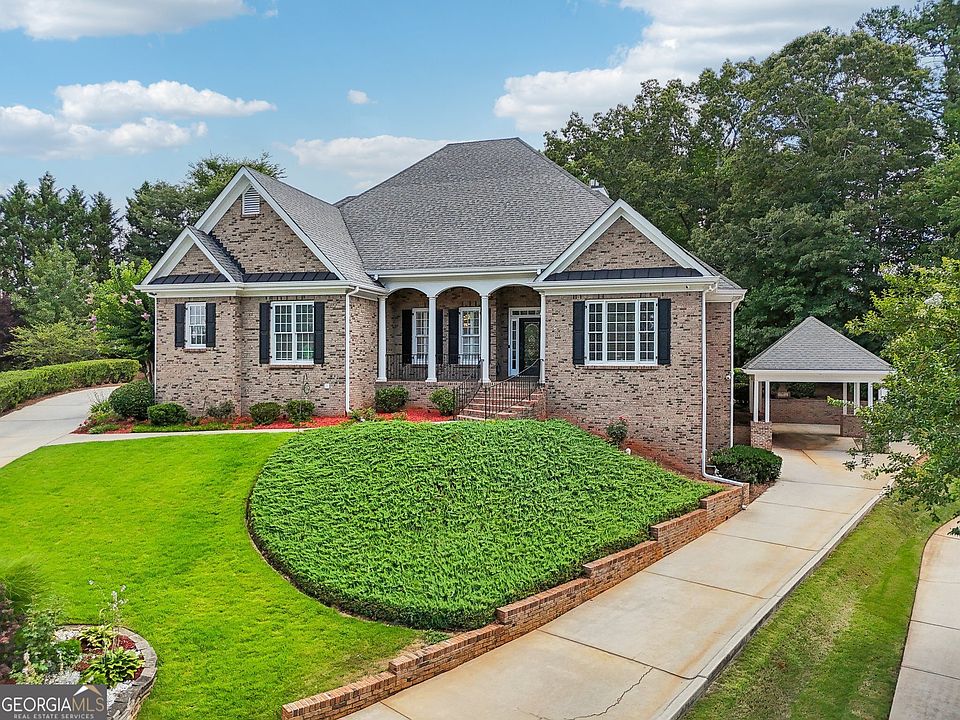 1st image of 815 Carriage Lake Dr