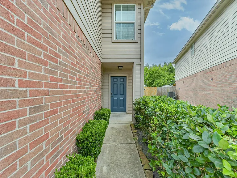 9334 Valley Tree Ln — Photo 2