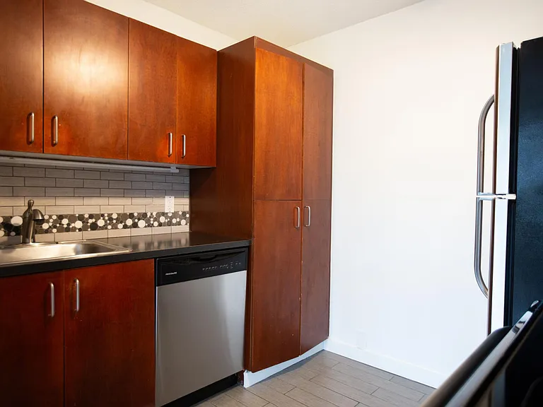2020 SW Main St #706 — Photo 6