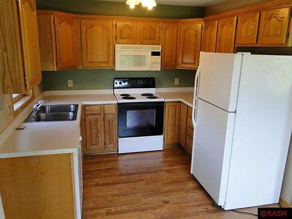 2nd image of 106 Meadow Ln