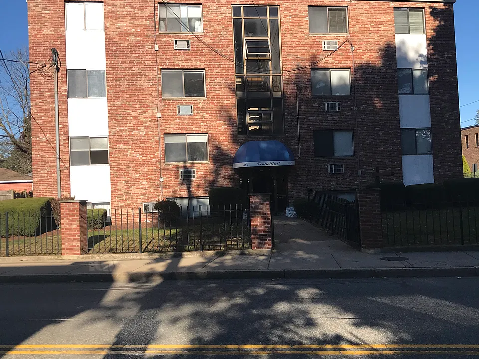 362 Centre St #18