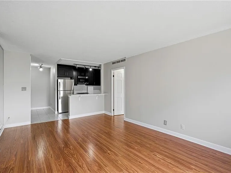 2285 Peachtree Rd NE #604 — Photo 10