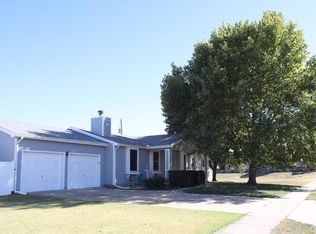 1101 Courtney Dr, Salina, KS 67401