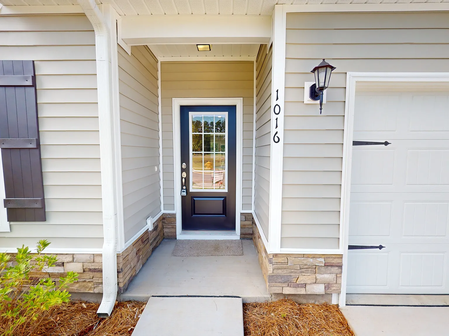 Midtown Oaks 16 — Photo 2