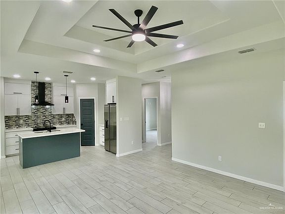 3rd image of 625 Delia Ln