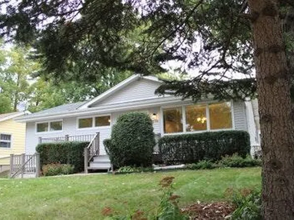 1636 S 4th Pl, St Charles, IL 60174
