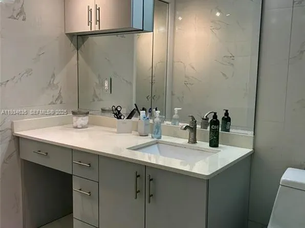 329 SE 3rd St APT 405T, Hallandale Beach, FL 33009