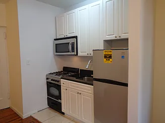 Rented by Zikos Realty Services