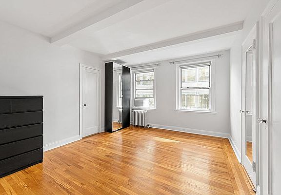 4th image of 333 E 43rd St APT 517