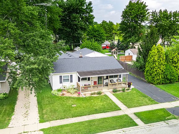 3rd image of 621 Fairlane Ave