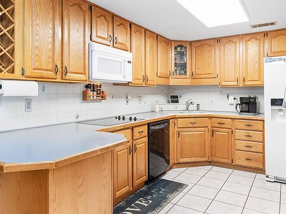 3rd image of 452 Meadowood Blvd