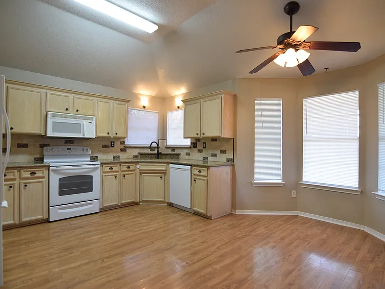 5301 Williams Dr — Photo 4