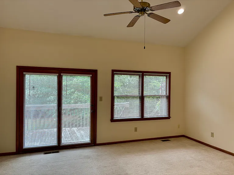 153 Hillcrest Dr — Photo 3