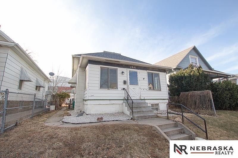 1st image of 1041 Charleston St