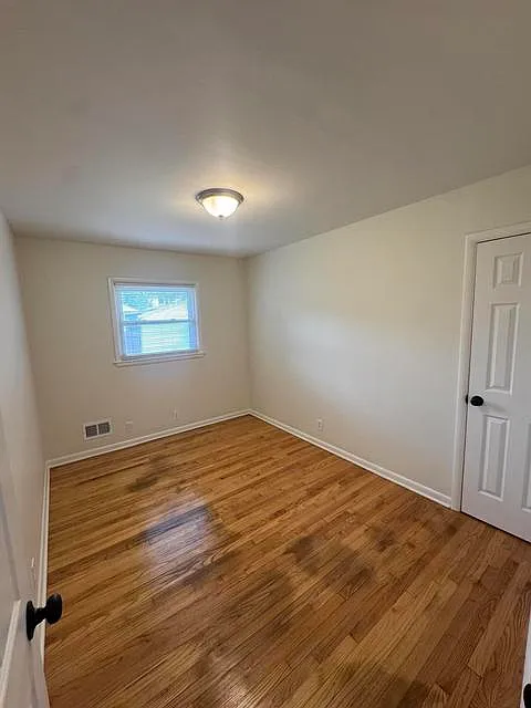 3 bed, 1.5 bath, 1200 sqft, $1,800 — Photo 2