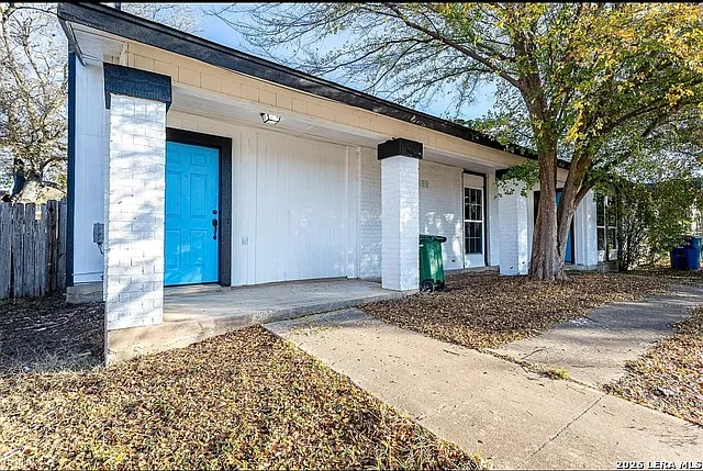 2 bed, 1.0 bath, 997 sqft, $1,095 — Photo 1