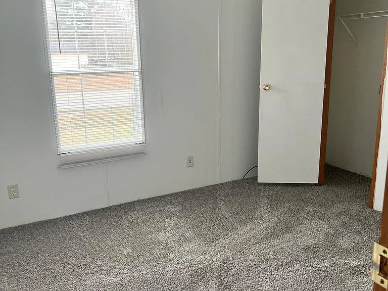 637 Colonial Dr — Photo 15
