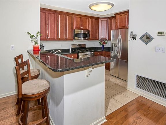 4th image of 410-403 Westchester Ave Unit 403