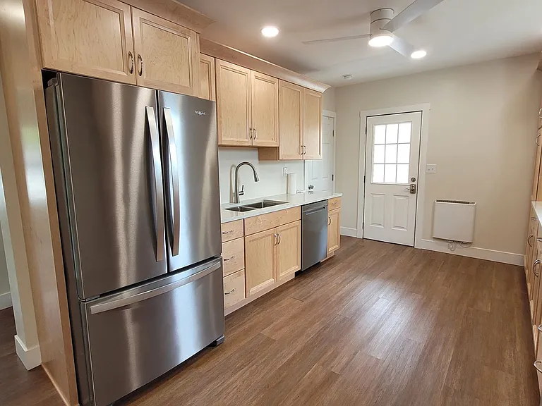 21 E Maple St — Photo 11
