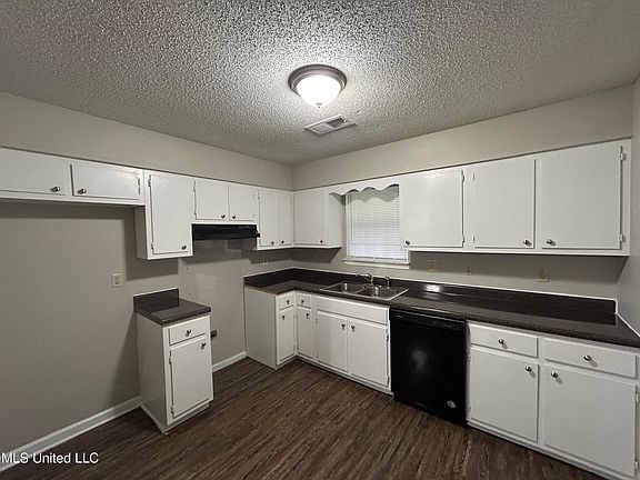 5th image of 3045 Greenbriar Cv W