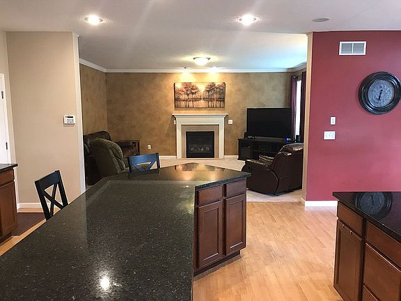 4th image of 5705 Hawthorne Reserves Dr