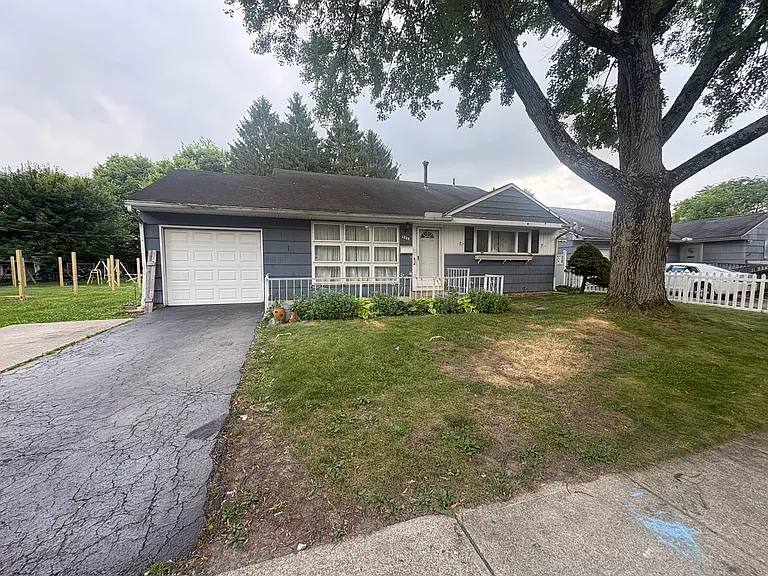 1228 Country Club Rd — Photo 1