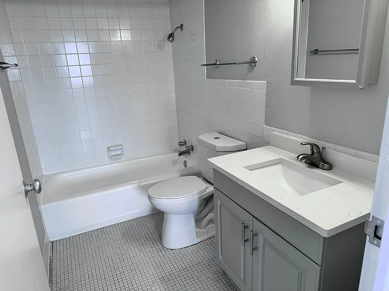 The Regency Apartments — Photo 147