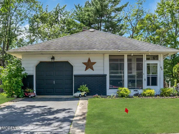 23 Mount Rainier Drive, Toms River, NJ 08753