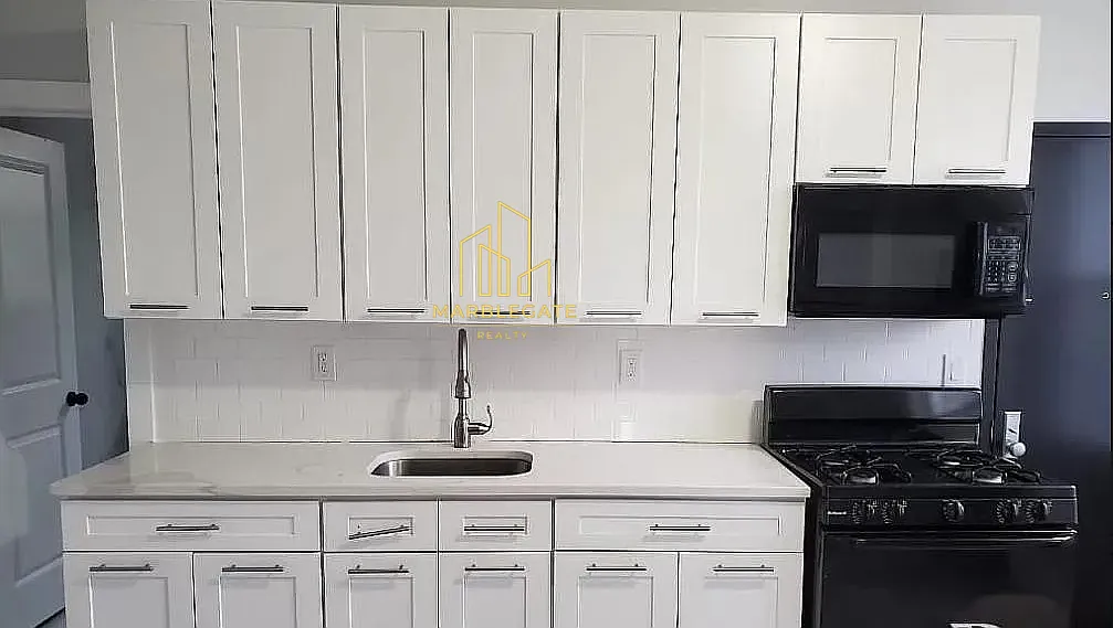 3 bed, 1050 sqft, $2,100 — Photo 2