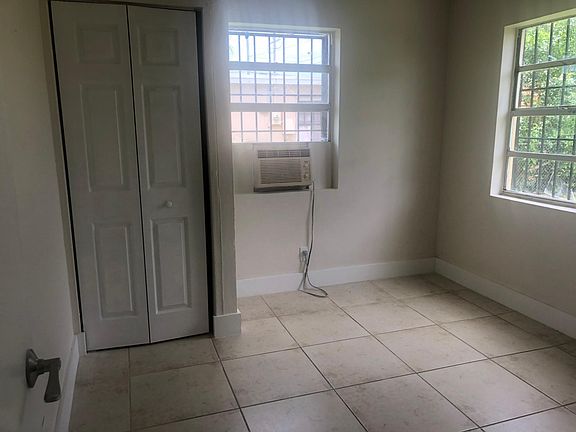 4th image of 521 NW 11th St