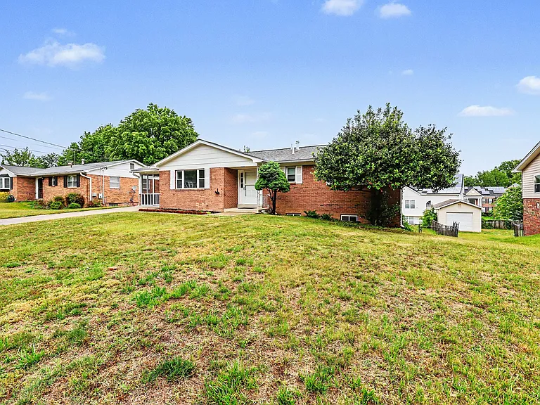 7014 Dower House Rd — Photo 25