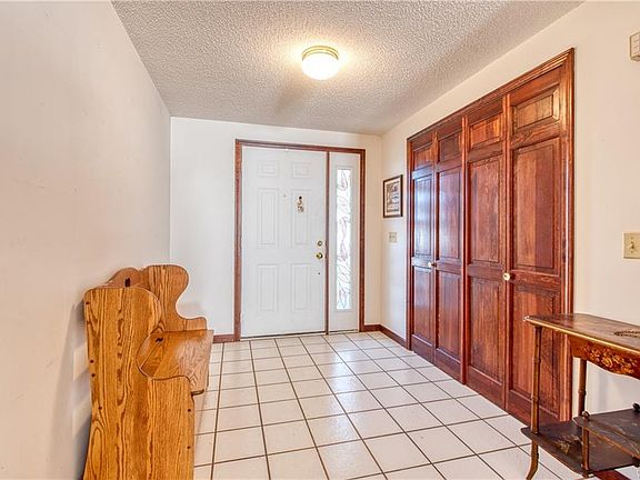 5th image of 121 Carla Ln
