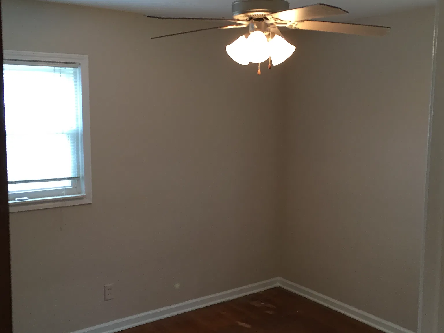 3 bed, 1.0 bath, 948 sqft, $1,300 — Photo 4