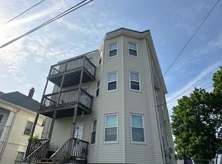 33 Redfern St FLOOR 3, North Providence, RI 02911