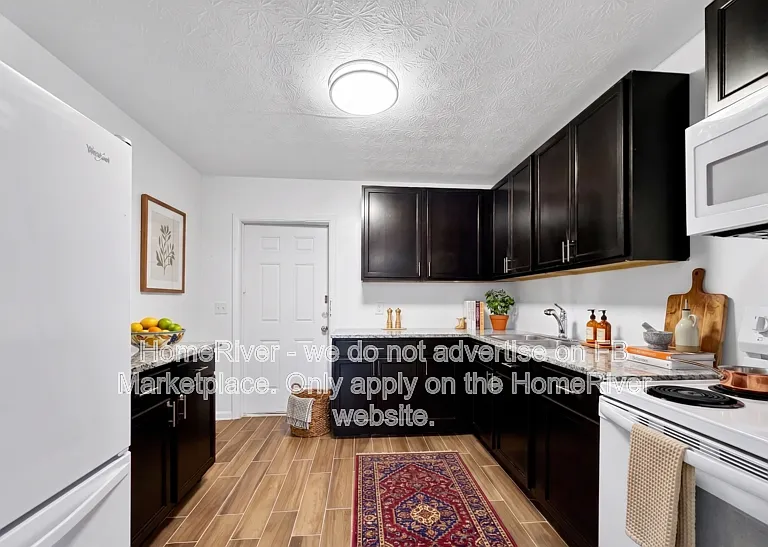 5747 Antoinette Ln — Photo 2