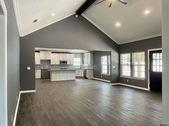4th image of 233 Park Ln